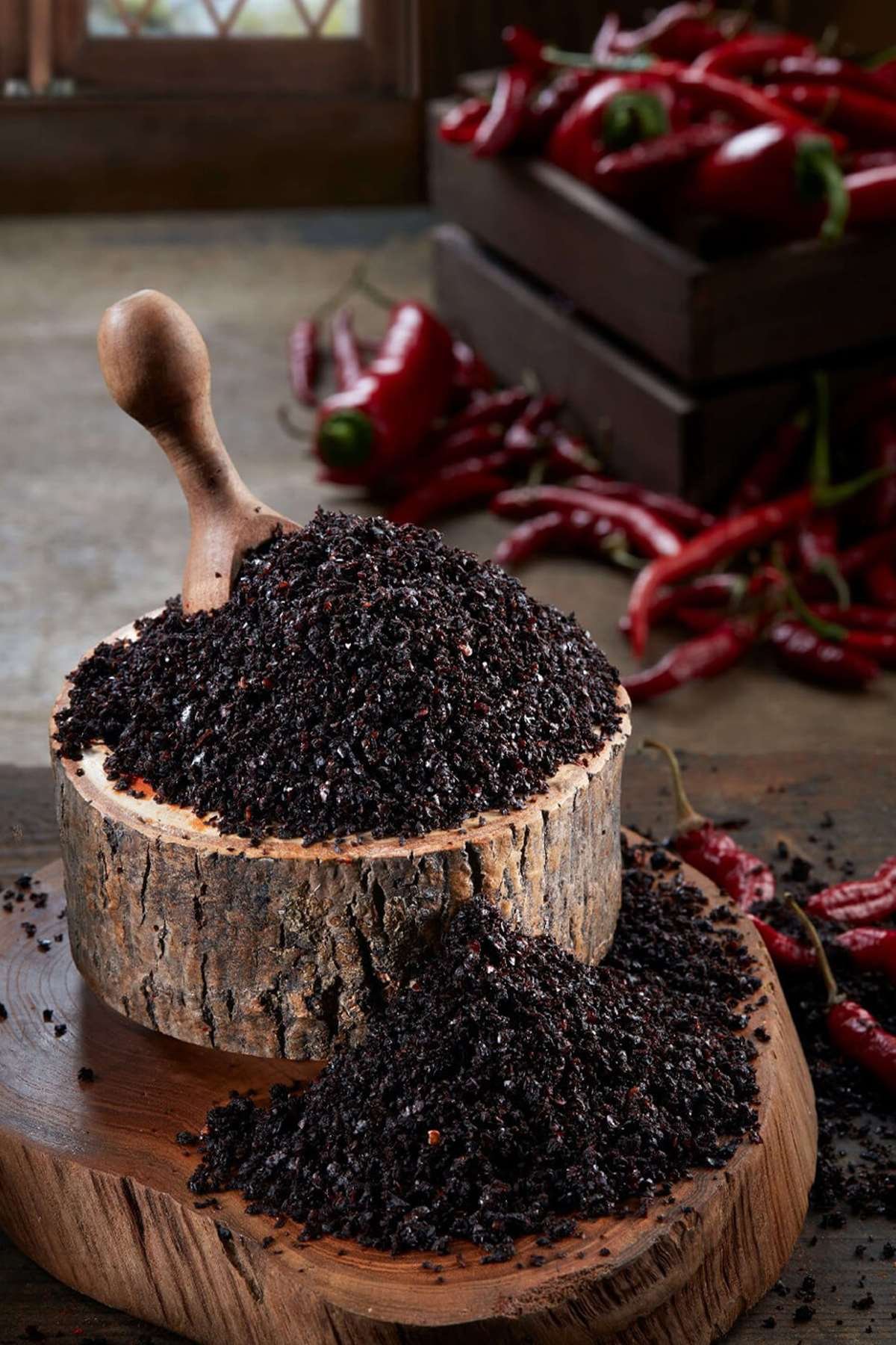 Koyu renkli isot biberi